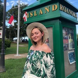 H&M OFF-THE-SHOULDER BLOUSE GREEN TROPICAL PRINT